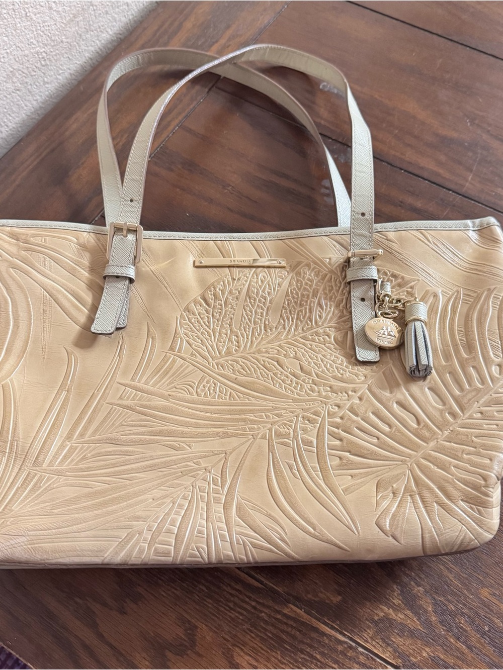 Vintage Brahmin Tan leather handbag with embossed leaf pattern
